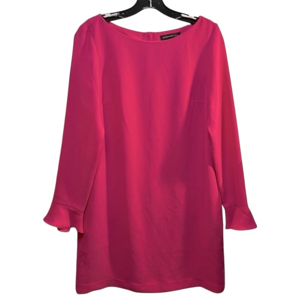 EUC Banana Republic Pink Trendy Dress Flutter sleeves
Buttons back closure SZ 6